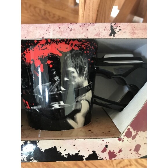 The Walking Dead, ‘Daryl Dixon’ Crossbow Coffe Mug - Picture 4 of 5